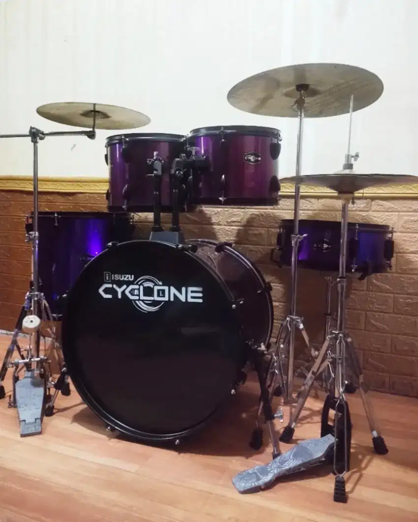 Drum set ISUZU CYCLONE & Simbal