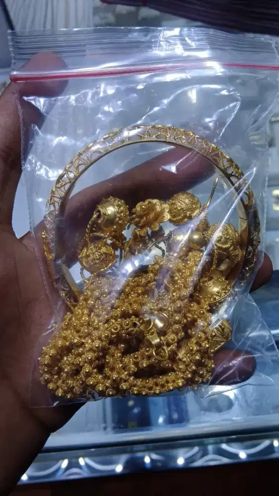 Melayani jual-beli emas & berlian tanpa surat bisa (COD)