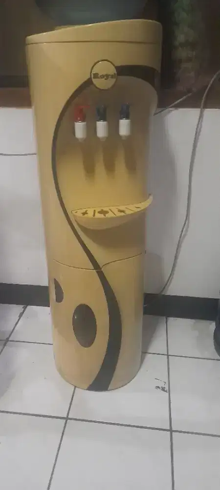 Dispenser air panas dingin dan normal