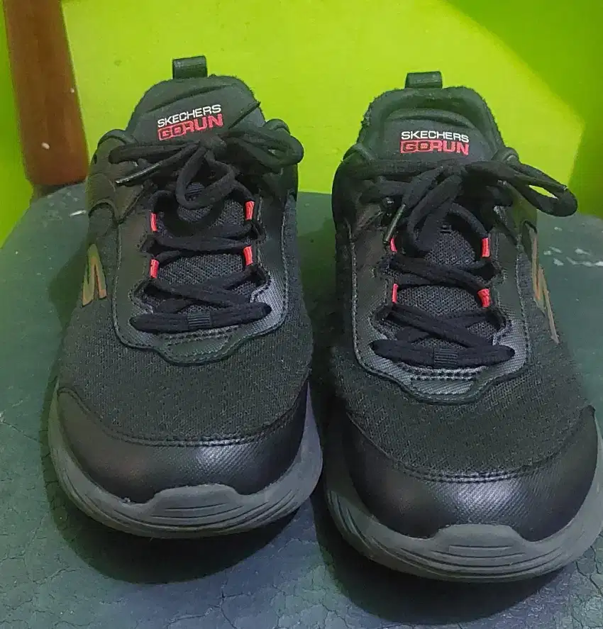 Sepatu Running Skechers go run size 40