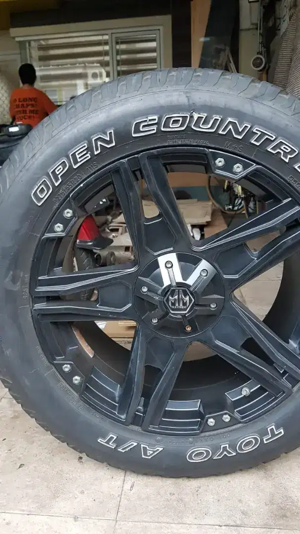 Velg R20 bekas mobil Nisan Navara