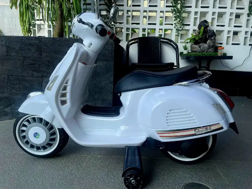 Motor Vespa Aki Anak