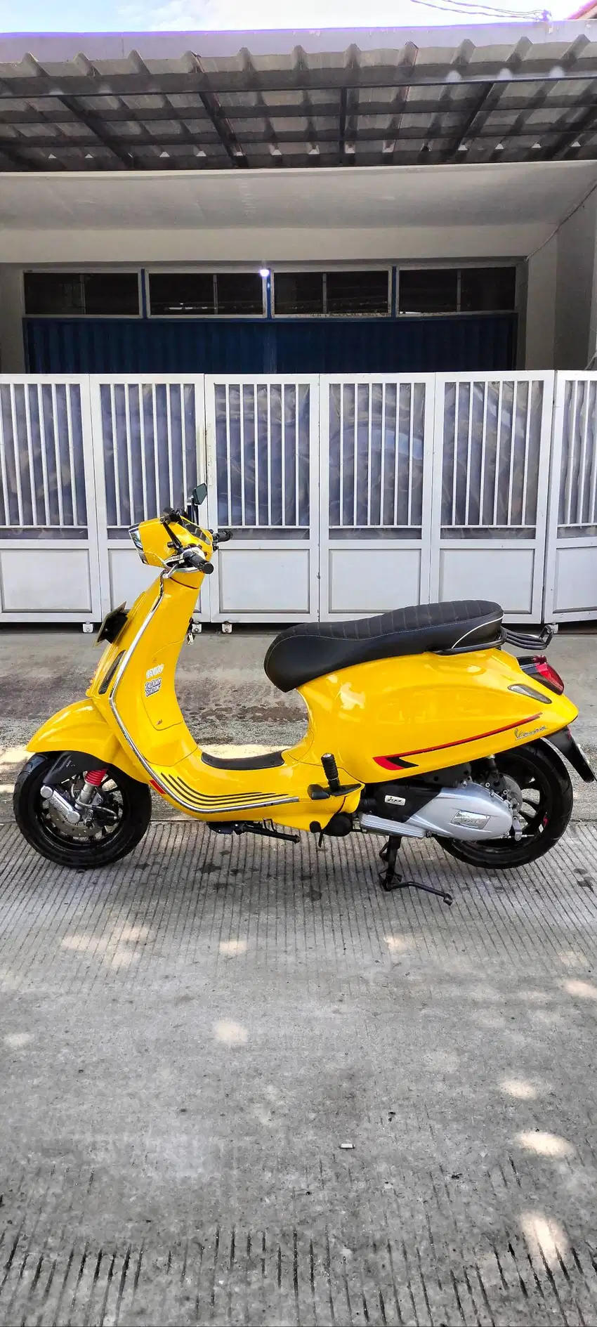 VESPA SPRINT S I-GET YELLOW SOLE