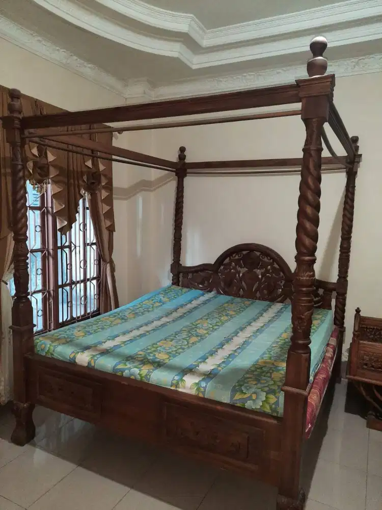 Tempat tidur jati dan meja rias berkualitas