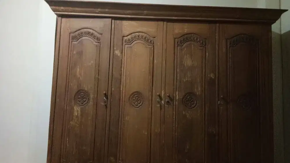 Lemari pakaian jati 4 pintu berkualitas
