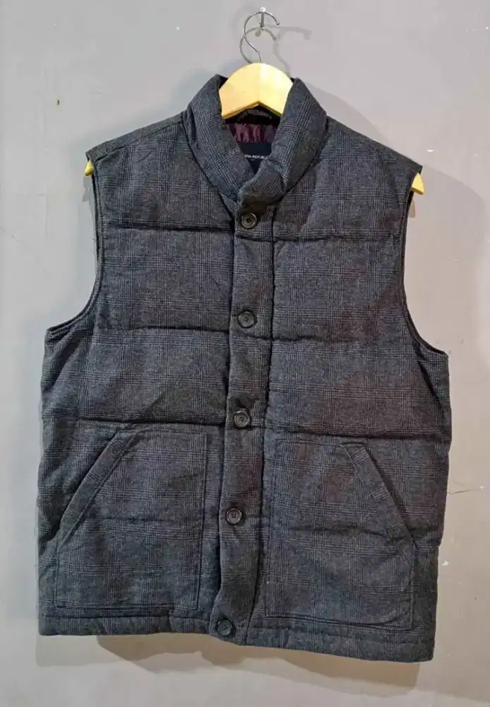 VEST BANANA REPUBLIK IMPORT KEREN ABIS