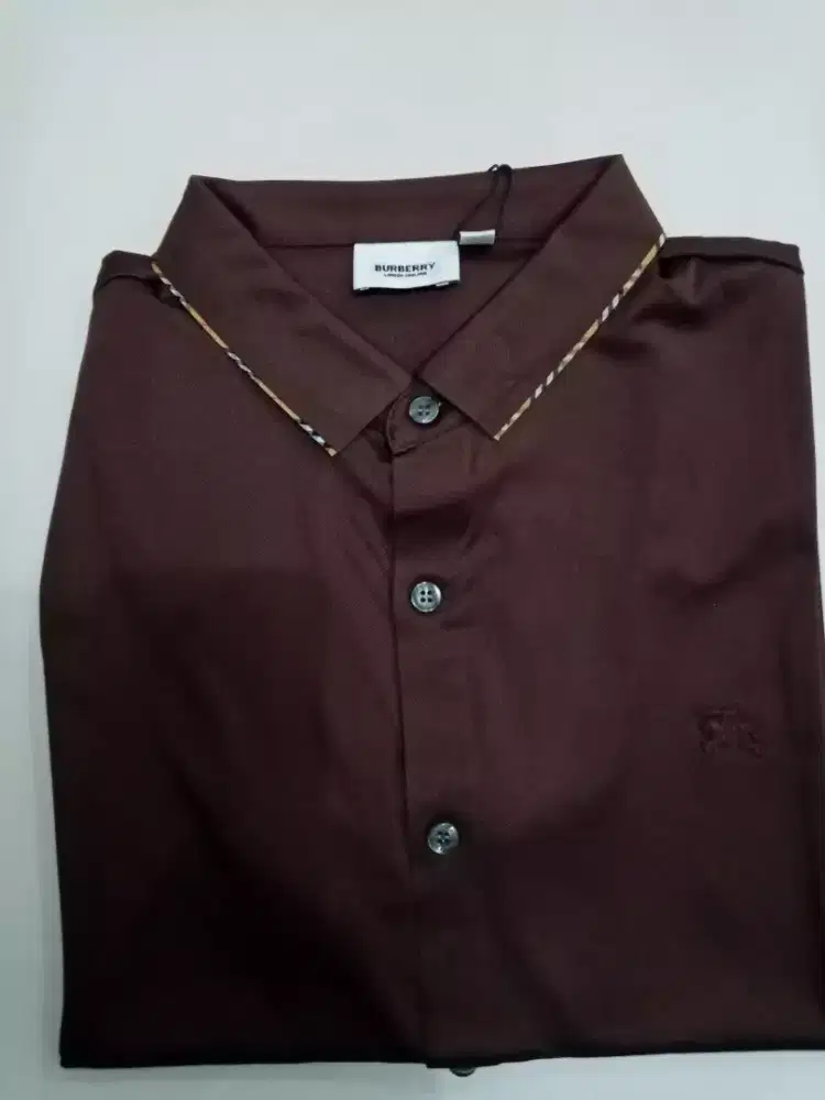 kemeja lengan pendek Burberry