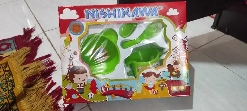 Alat makan bayi / balita