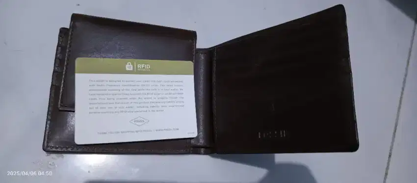 Dompet Fossil Allen Passcase RFID atau anti RFID original