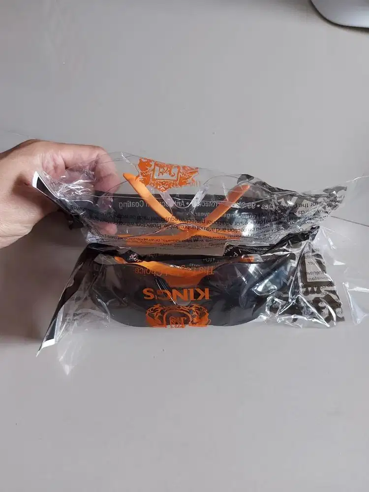 Kaca mata safety hitam dan bening kings