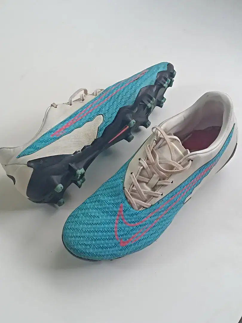 Sepatu Bola Nike Phantom GX