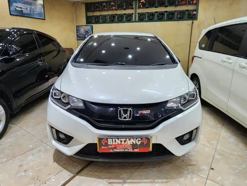 HONDA JAZZ RS MT 2017 PUTIH (BINTANG MOTOR)