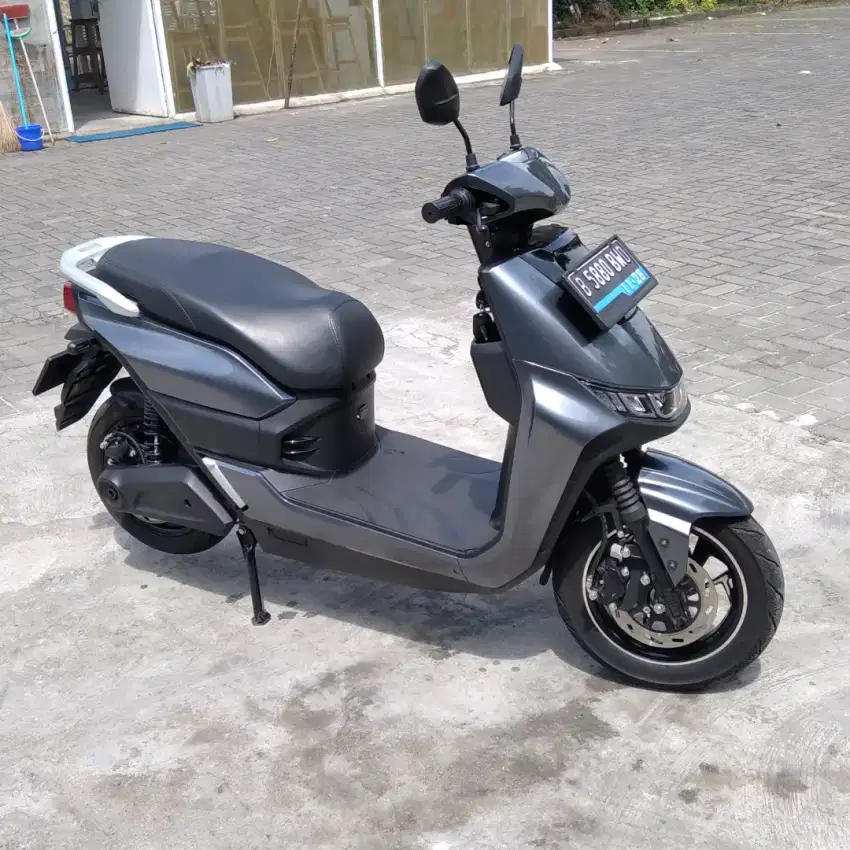 Yadea T9 Warna Abu Favorit Unit Mulus Lengkap