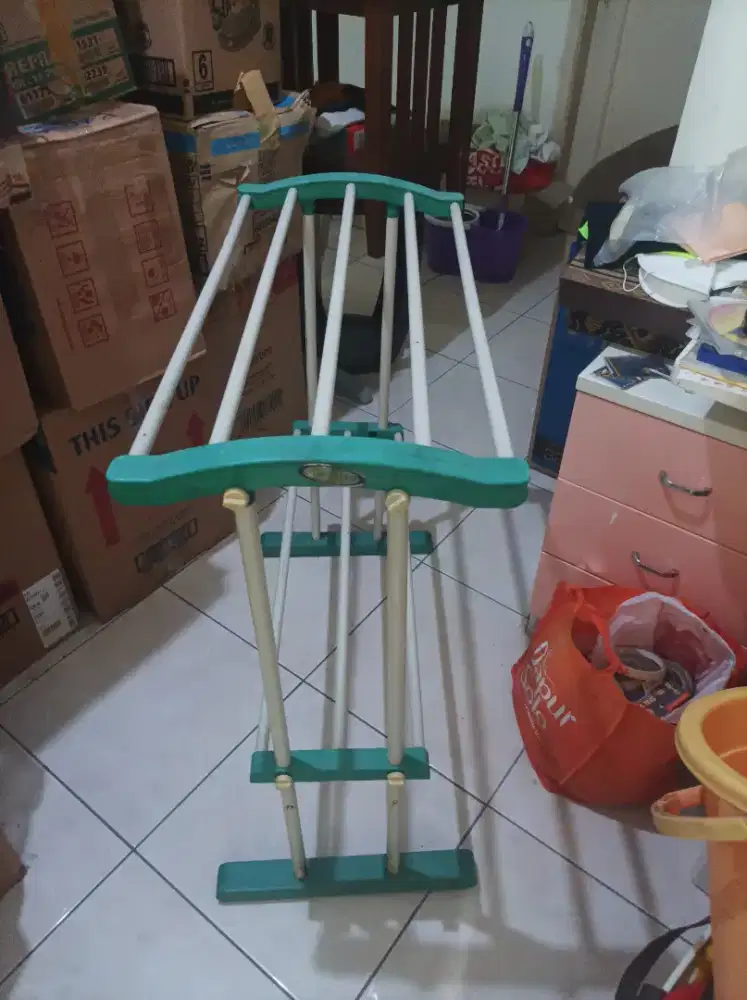 Jemuran baju atau handuk portabel