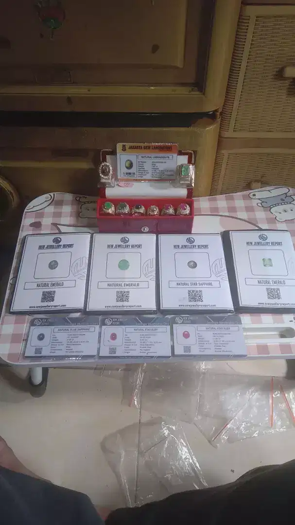 BORONGAN PERMATA NYA ADA 8 PCS BER SERTIFIKAT DAN MEMO RING ALPAKA