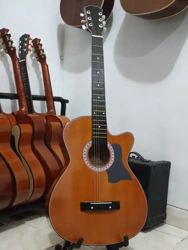 Gitar akustik Yamaha baru siap antar cod