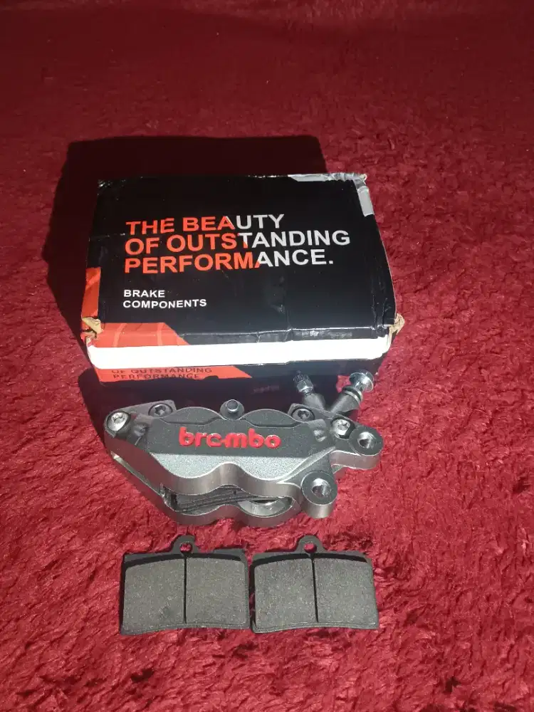 Kepala babi Kaliper brembo universal (kanan)