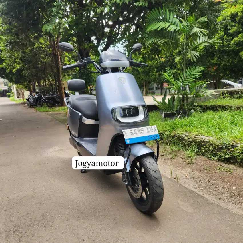Motor listrik Yadea E8S Pro tahun 2023