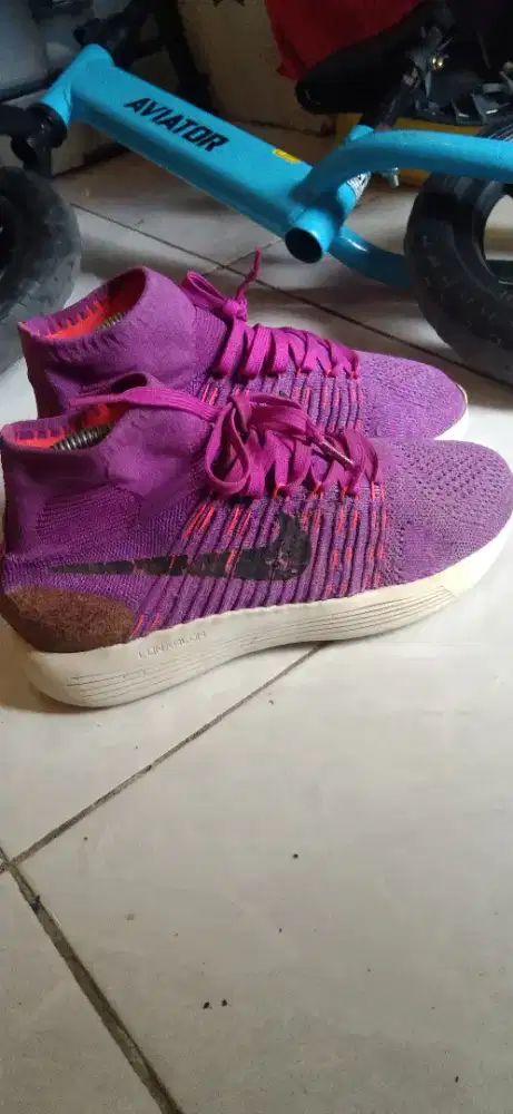 Sepatu running Nike' lunar epic Flyknit purple