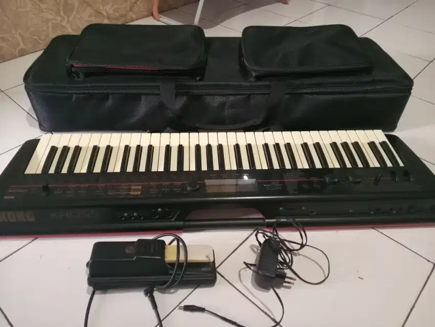 Keyboard merk KORG Kross 1 synthesizer 61keys plus gigbag tebal