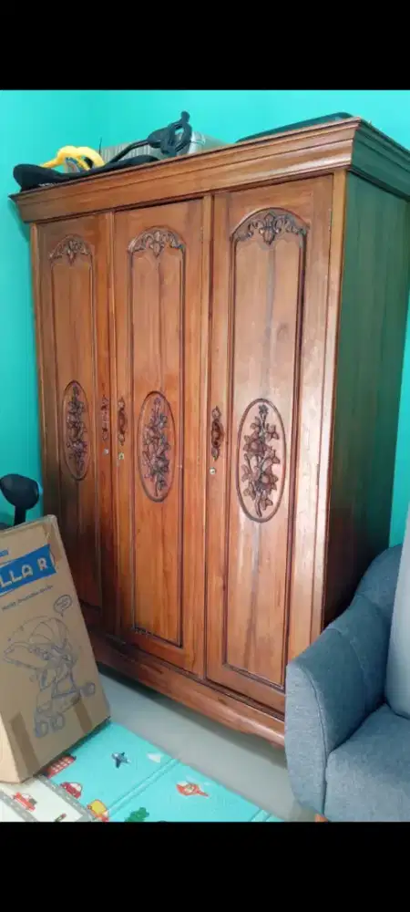 Lemari Jati 3 Pintu