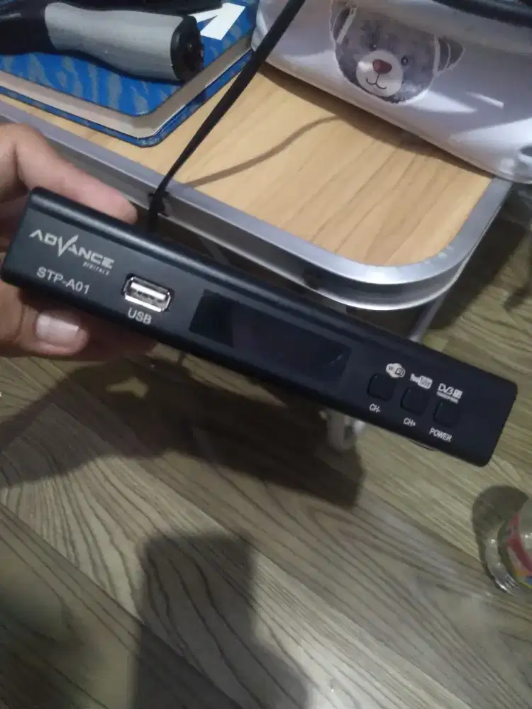 Alat penerima sinyal tv digital