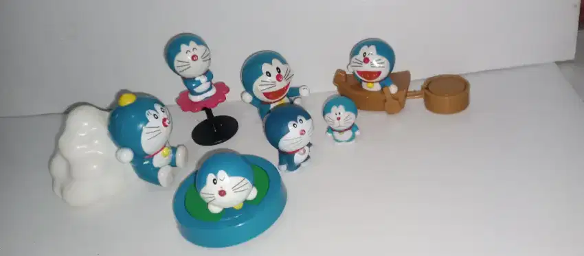 Doraemon toys figures set 7 pcs Preloved bekas bagus