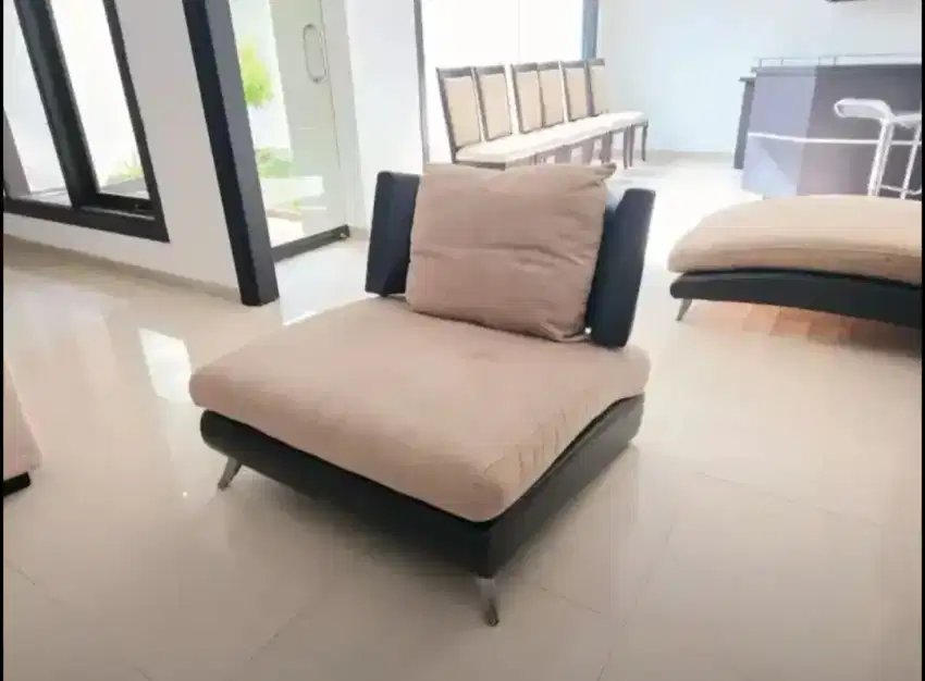 Sofa informa kondisi istimewa satu set (3 sofa)