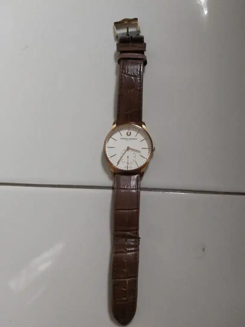 Jam tangan Charles Jourdan