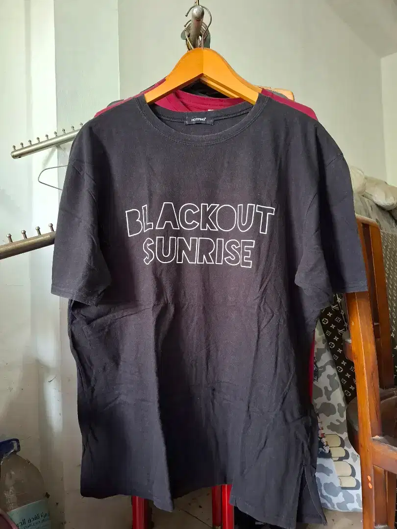 Kaos preloved. Kaos second branded. Kaos trifhting