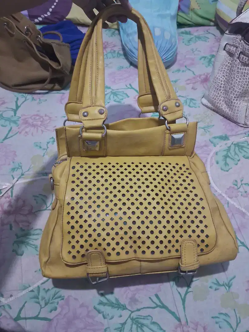 Tas kulit Remtak Kuning