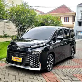 Toyota Voxy 2022 Hitam | KM 11rb | Plat L | Pajak Panjang