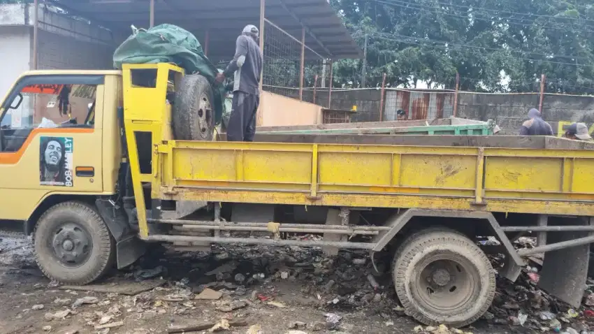 Urugan puing dan buang sampah