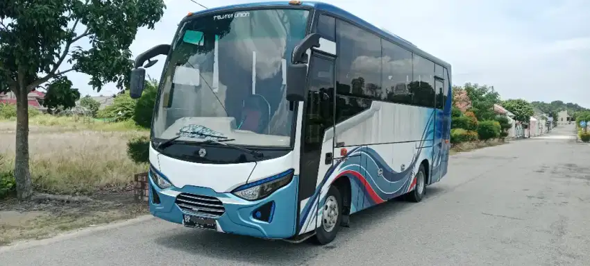 Medium Bus FE84 Karoseri TRIJAYA UNION