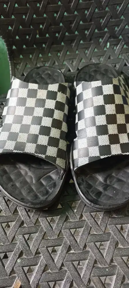 Sandal Cowok size 40