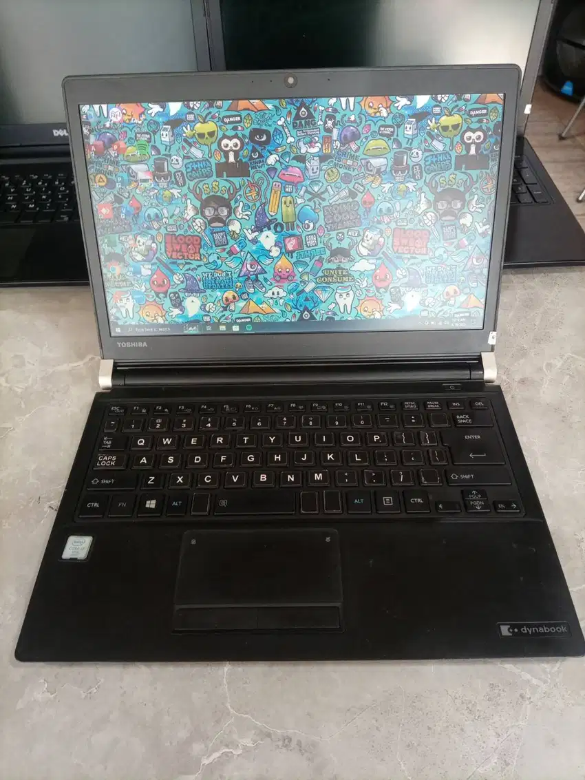 TOSHIBA DYNABOOK R73 i7