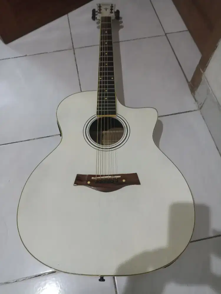 Gitar semi Acousitic