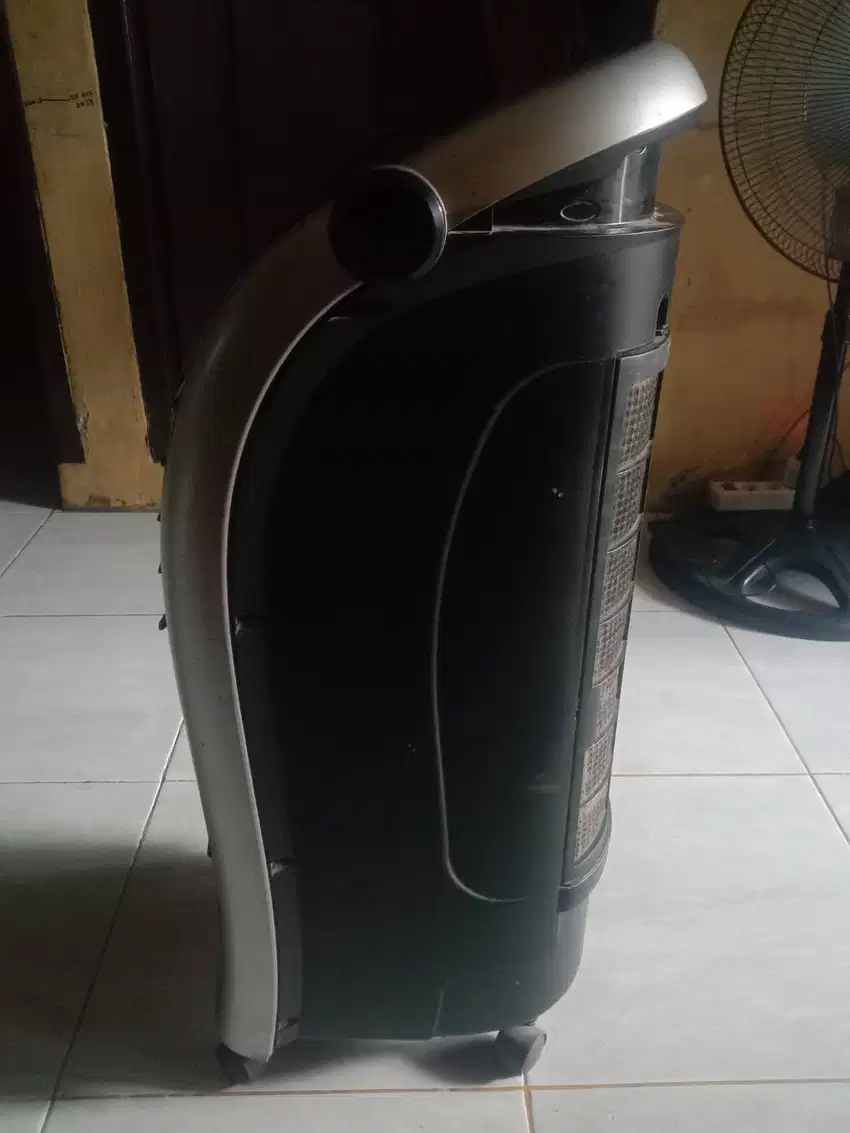 dijual air coller Sharp kondisi normal masih komplit 4 gel pendingin