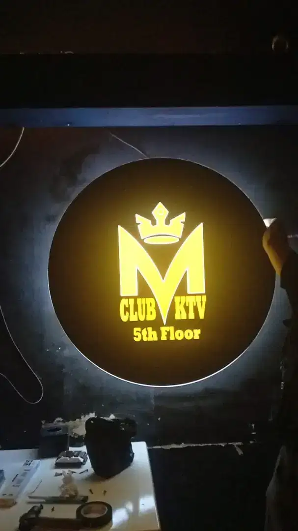 Neon box, huruf timbul acrylic cusyom