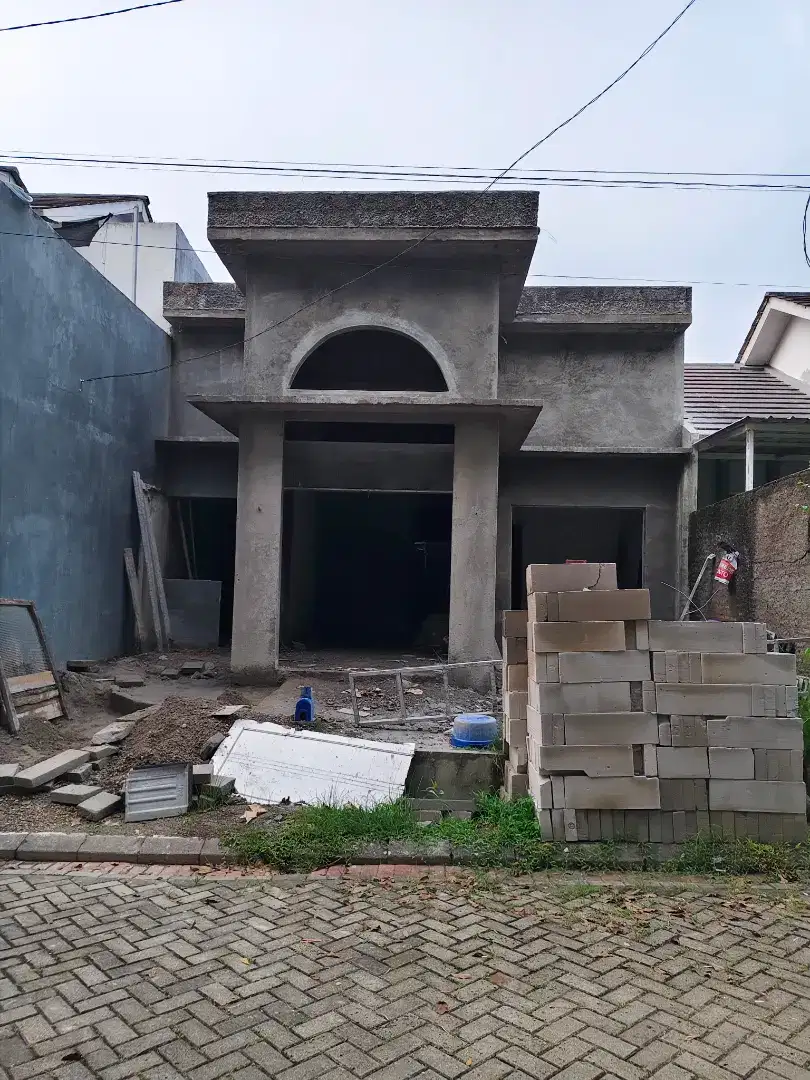 Rumah on progres di cluster semirealestat
