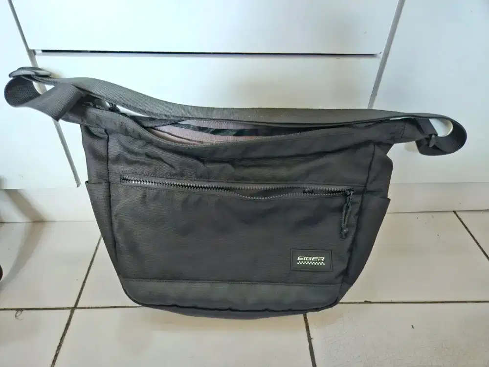 Tas Eiger Forerunner 2 hitam mulua