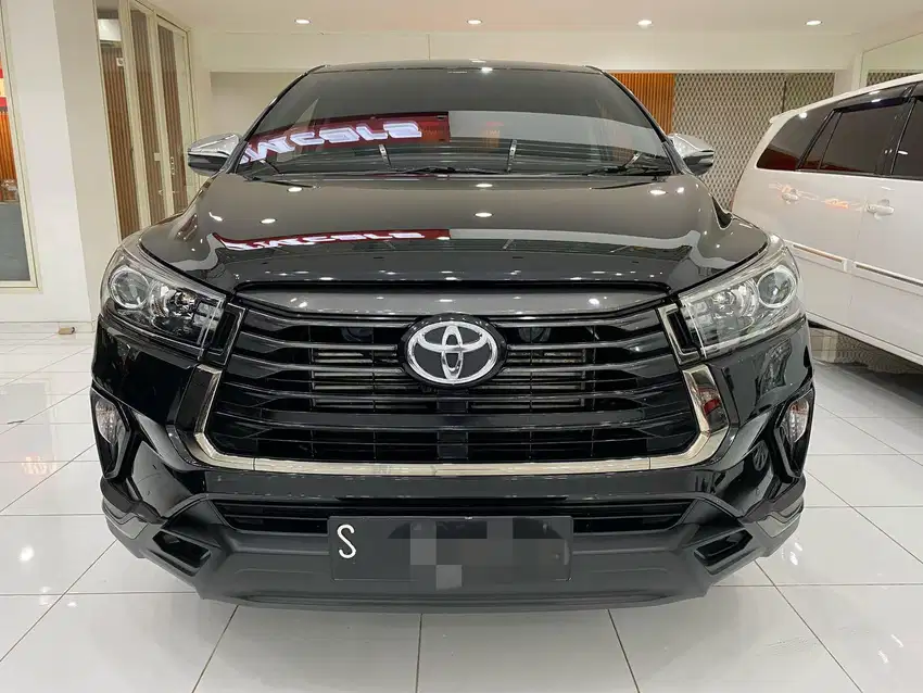 INNOVA VENTURER 2.4 AUTOMATIC 2022 like new