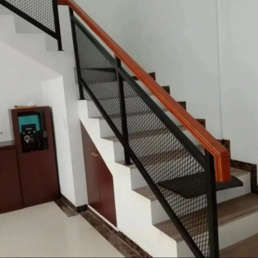 Railing tangga expanda