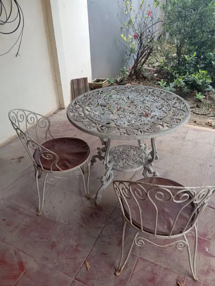1 set meja bundar + 2 kursi taman full besi vintage