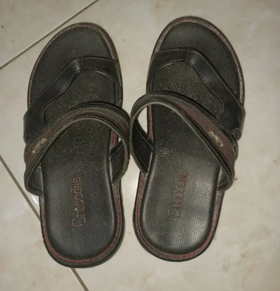 Sandal bekas masih bagus bgt