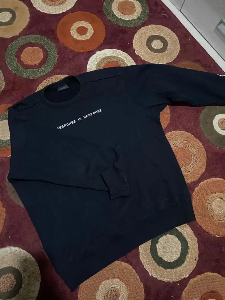 Sweater crewneck hitam original insurgent size S