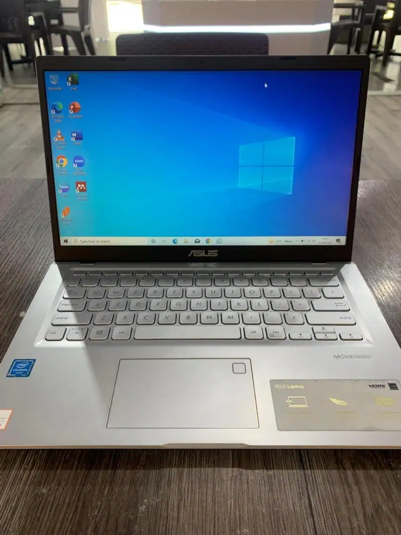 Laptop Asus A416M • RAM 4 (Bisa di up) • SSD 256