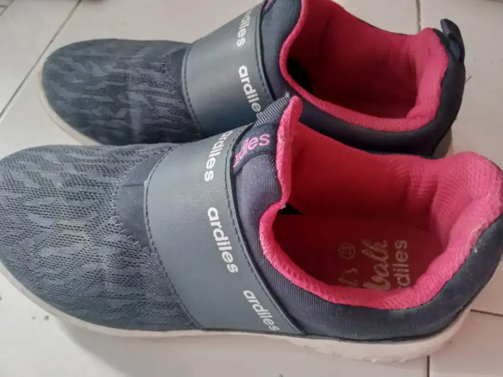 Sepatu Ardilles navy no rijek