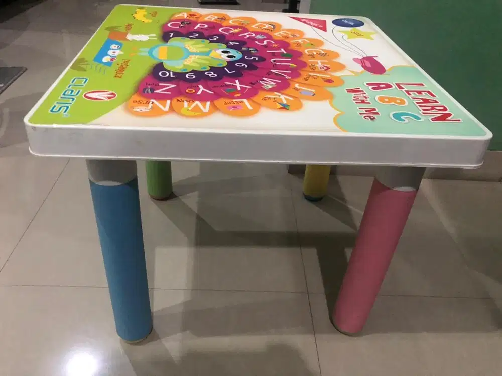 Meja belajar anak kuat kokoh