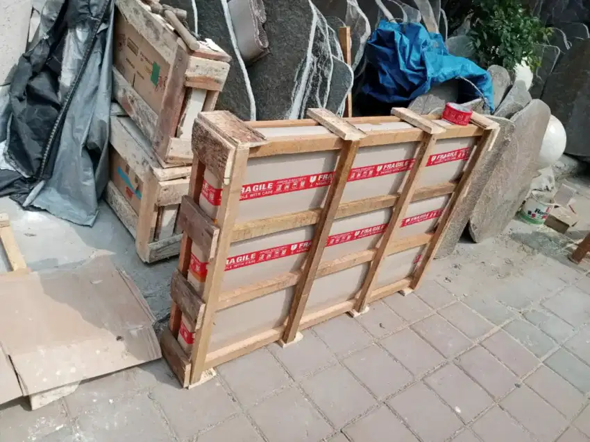 Dicari Dibutuhkan yg punya kemampuan utk Paking2 kayu / palet.